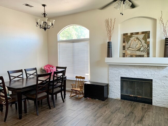 Foto del edificio - Beautifully Updated Home in Tevis Ranch - ...