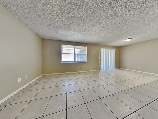 Building Photo - 16001 Sharewood Dr