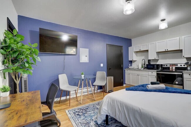 Building Photo - 1925 N Prospect Ave