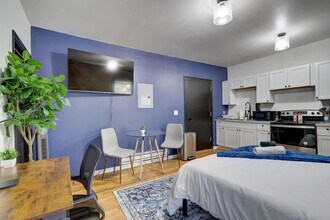 Building Photo - 1925 N Prospect Ave