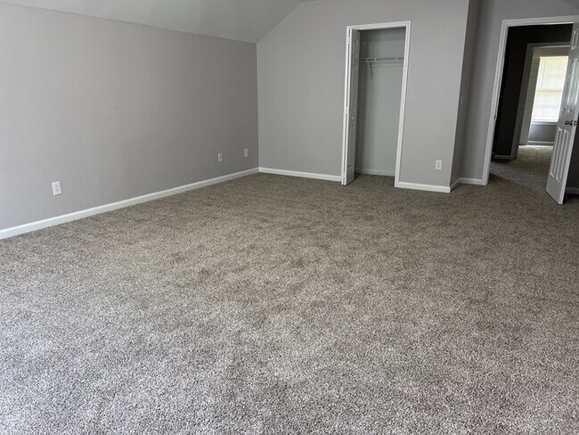 Building Photo - House in Simpsonville