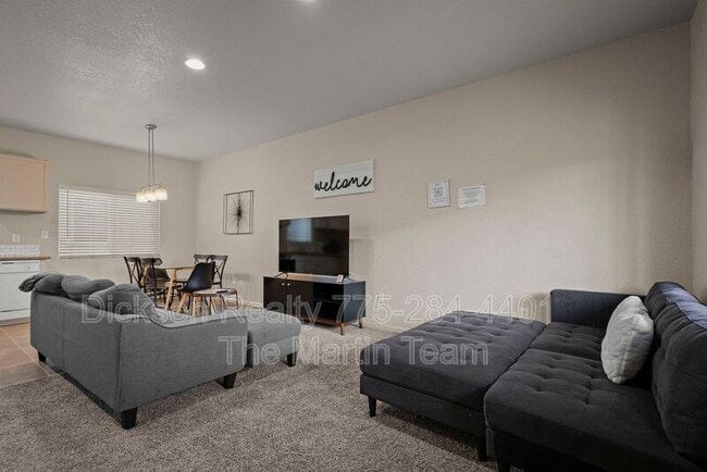 Building Photo - 123 Caliente St