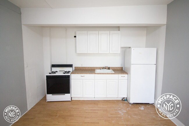 Building Photo - 487 Saint Johns Pl