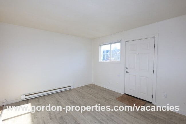 Building Photo - SE Arista Dr - Single level 1 bedroom apartment with den/office in the heart of Oak Grove