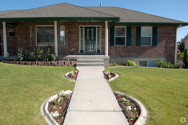 Building Photo - 454 E 800 N