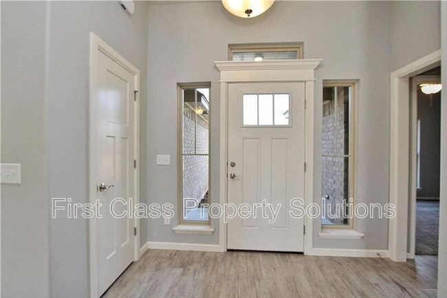 Building Photo - 4005 Brougham Way