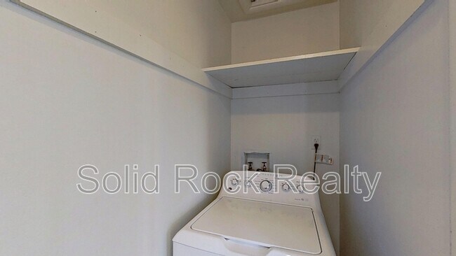 Foto del edificio - 1216 Janes Ln