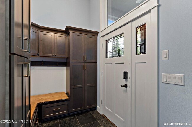 Building Photo - 5026 Heritage Heights Dr