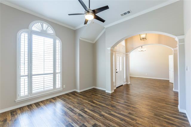 Building Photo - 3015 Oak Dr