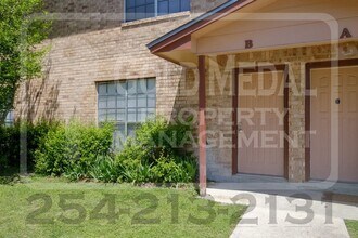 Building Photo - 1803 Cedarhill Dr