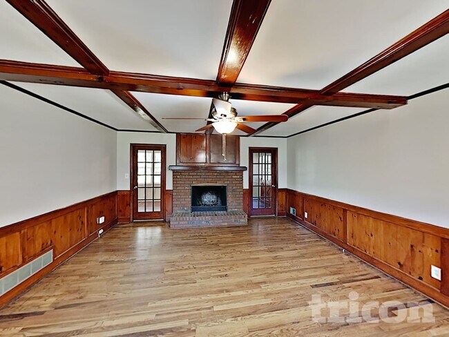 Building Photo - 1606 Huntington Dr
