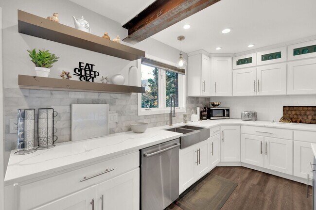 Building Photo - 2578 Dimple Dell Rd