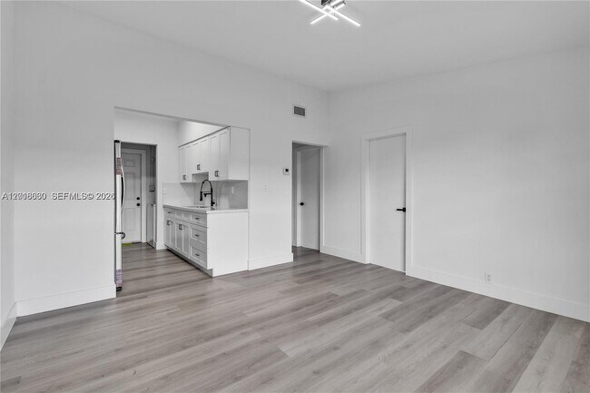 Foto del edificio - 2195 W 5th Ave