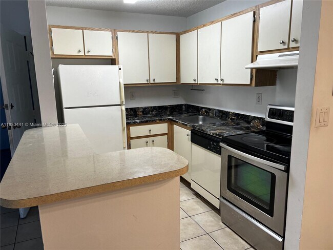 Foto del edificio - 7090 NW 179th St