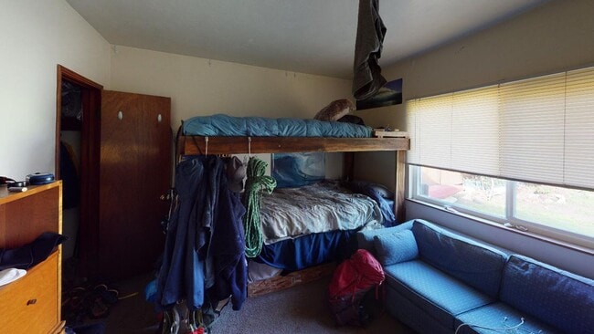 Foto del edificio - 3 Bedroom 2 Bathroom Home Available July