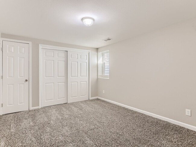 Building Photo - Evolve Real Estate: Spacious 3 Bedroom + 2...