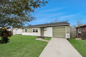 Building Photo - 10506 Sierra Dr