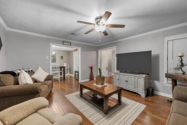 Building Photo - 3241 Edmond Ave