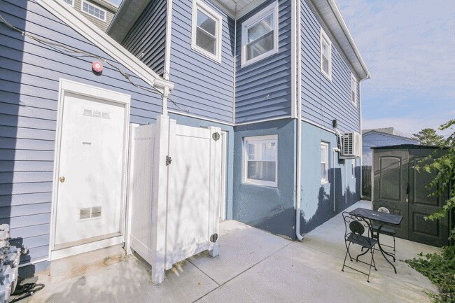 Building Photo - 159 Sheridan Pl