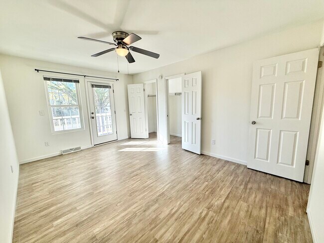 Dormitorio principal - Segundo piso al frente con acceso al balcón - 274 Fleming Rd