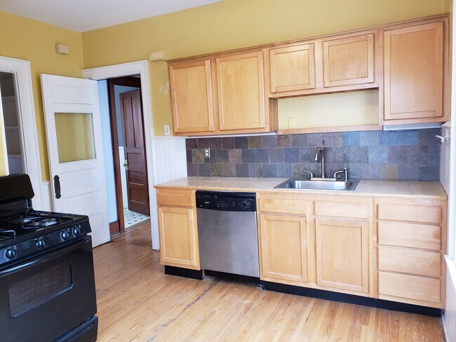 Building Photo - 57 W Oakwood Pl