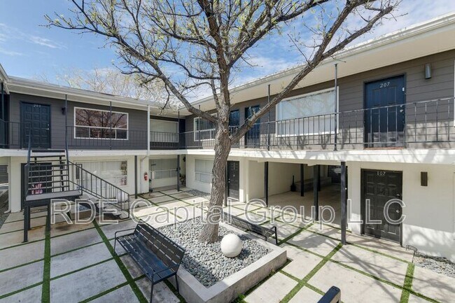 Foto del edificio - 2808 Throckmorton St