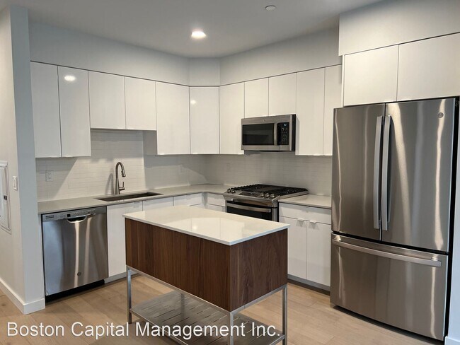 Building Photo - 2 br, 1.5 bath House - 7 Lisbon St. Unit #201