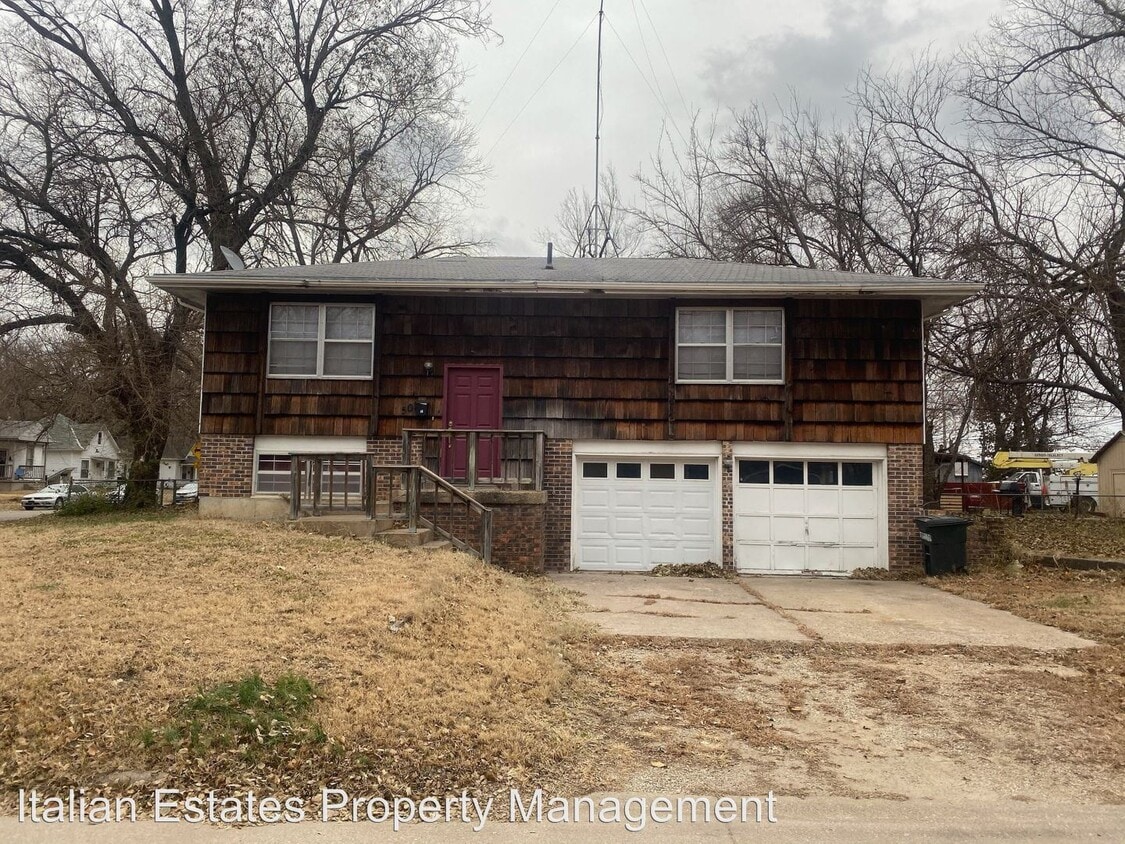 Primary Photo - 3 br, 2 bath House - 501 St. 12th St.