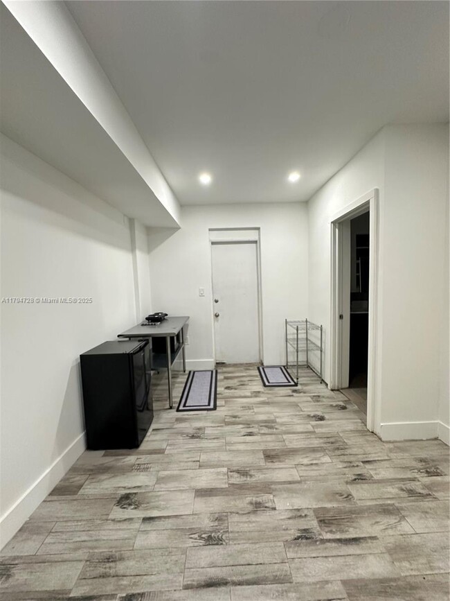 Foto del edificio - 2275 NW 30th St