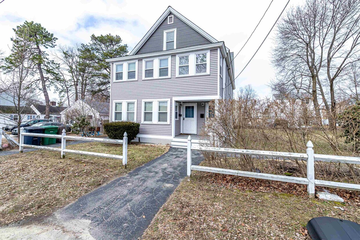 Primary Photo - 21 Underhill St