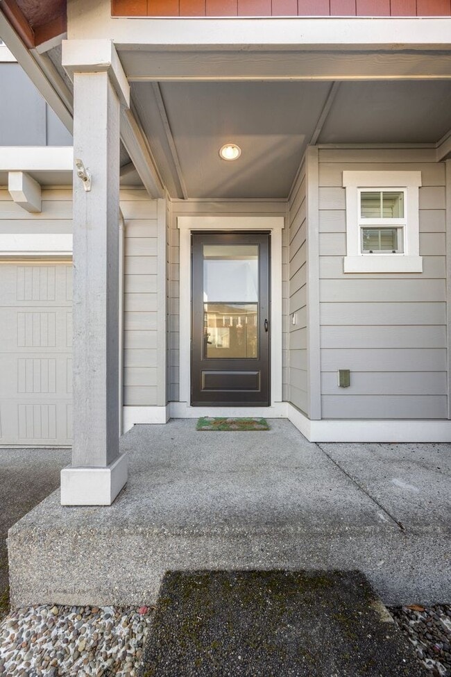 Building Photo - Beautiful Gated Home off Military Road!