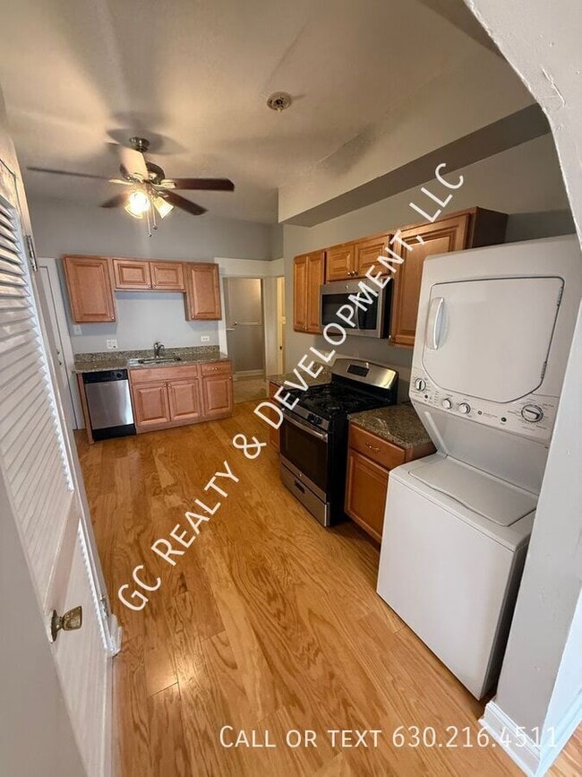 Foto del edificio - 1702 N Campbell Ave