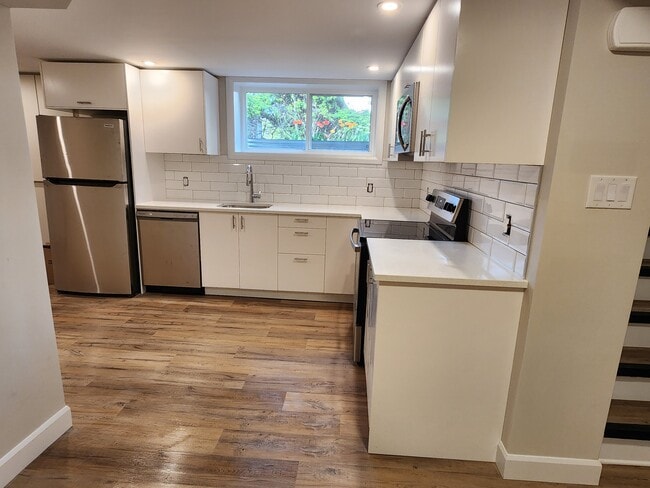 Building Photo - 73 Queensline Dr