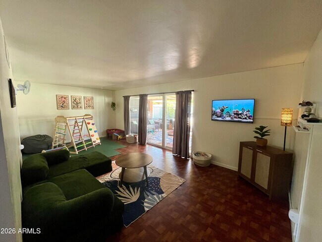 Foto del edificio - 1222 E McLellan Blvd