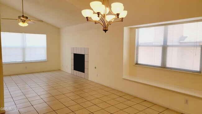 Foto del edificio - 7025 Crown Ridge Dr