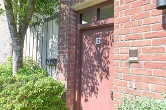 Building Photo - 2243 W Alabama St