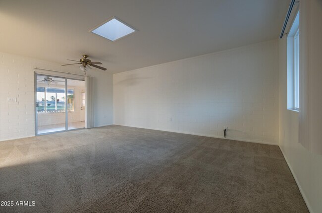 Building Photo - 11417 N 103rd Ave