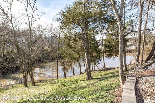 Foto del edificio - 2925 Louisville Boatdock Rd