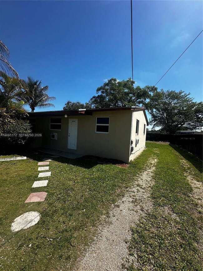 Building Photo - 26447 SW 139th Ave