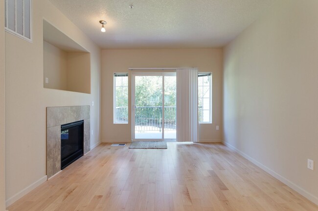 Building Photo - Beautiful Townhouse Available in Cedar Mill!