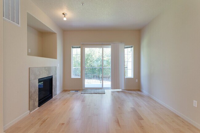 Foto del edificio - Beautiful Townhouse Available in Cedar Mill!