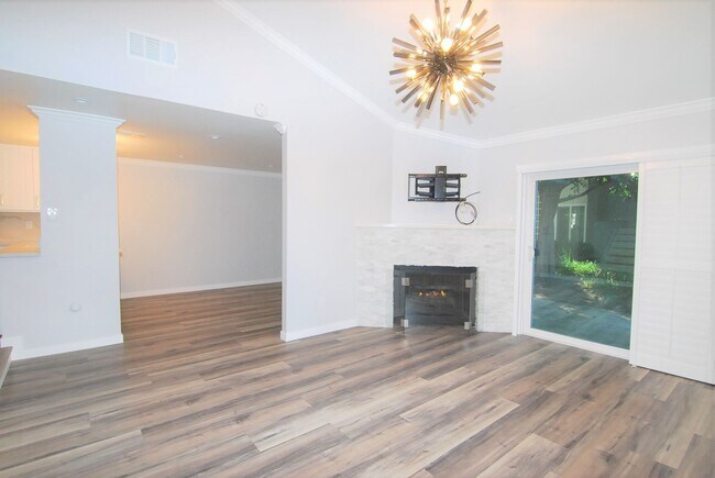 Foto del edificio - Stunning Fully Remodeled Condo in Costa Mesa