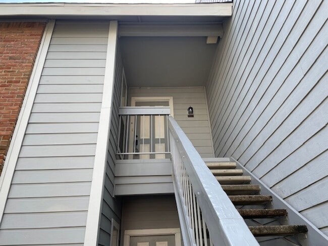 Building Photo - 2105 St Michaels Dr