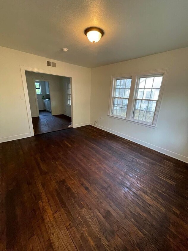 Primary Photo - Rock 2 Bedroom home for Rent!