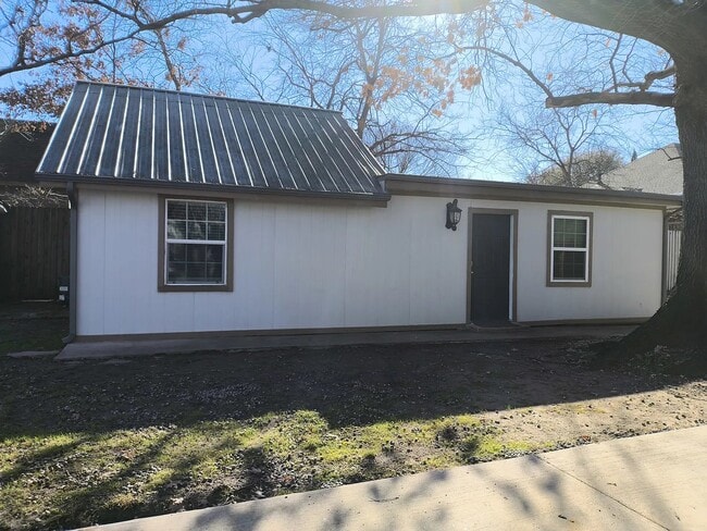 Building Photo - 512 Irby Ln
