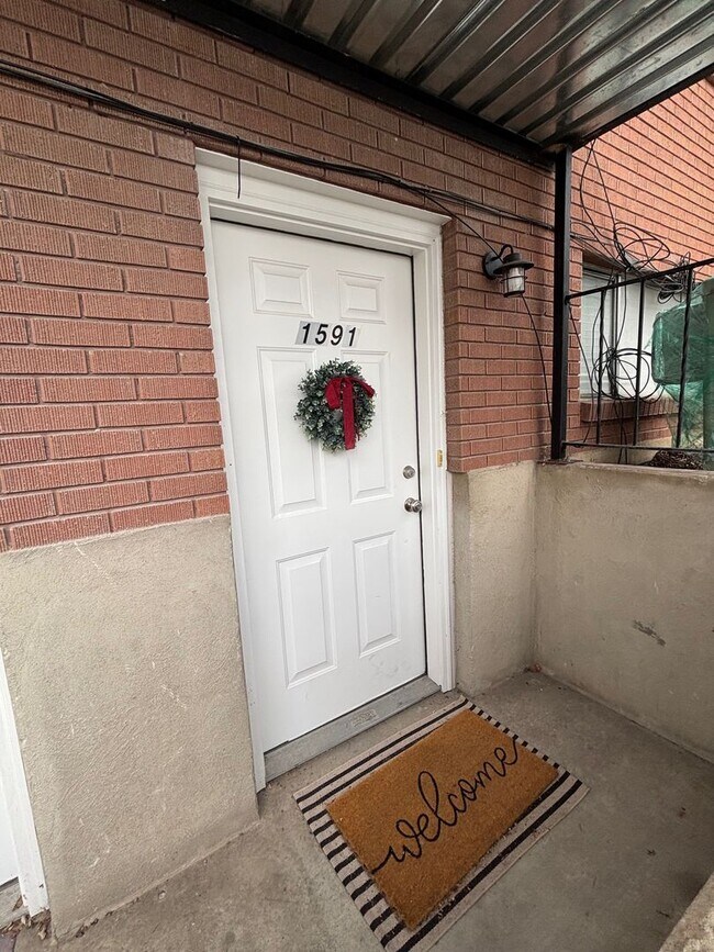 Foto del edificio - SINGLE FAMILY HOUSING -  2 bed/1 bath in Orem February Rent FREE