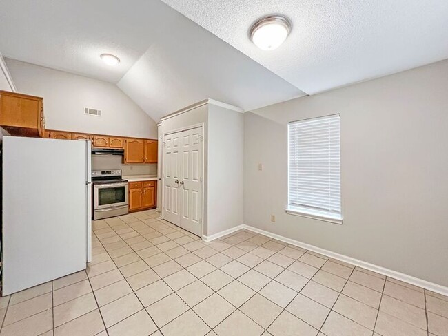 Building Photo - 5684 Kayla Dr