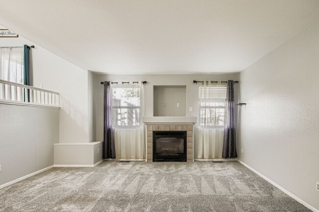 Foto del edificio - Beautiful remodel with gorgeous back yard ...