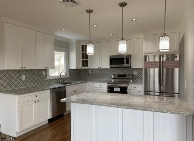 Foto del edificio - 62 Gless Ave