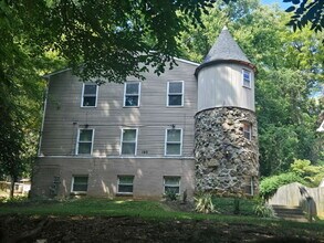 Building Photo - 150 N Jane St